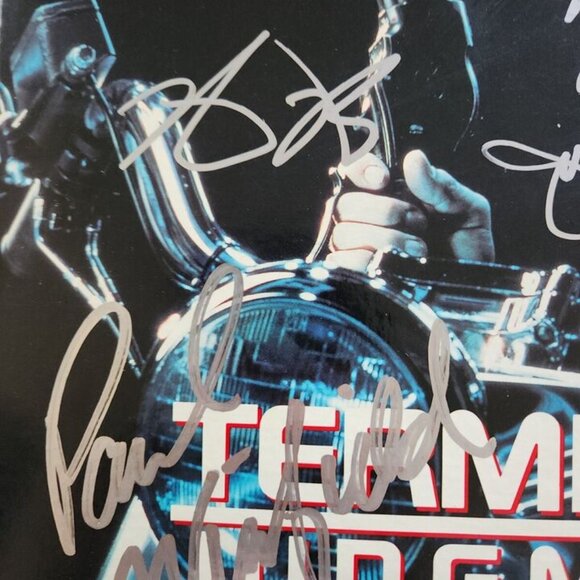 Arnold Schwarzenegger, Linda Hamilton + Cast signed Terminator 2: Judgement Day - Picture 7 of 11